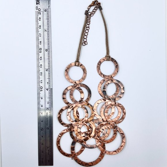 NWOT - Beautiful Hammered Copper Tone Interlocking Circles 14” Choker Necklace - Picture 4 of 6